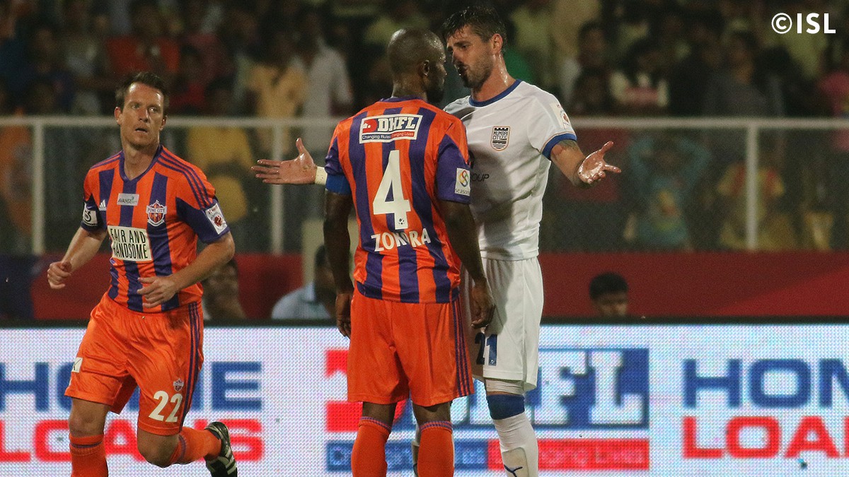 Mutu și-a început cu o pasă de gol aventura în India! Vrea să redevină titular la națională, dar a început ca rezervă partida Pune - Mumbay 3-1. ^Piteșteanul a intrat pe teren în minutul 61. Tricolorul a fluturat în tribune / FOTO