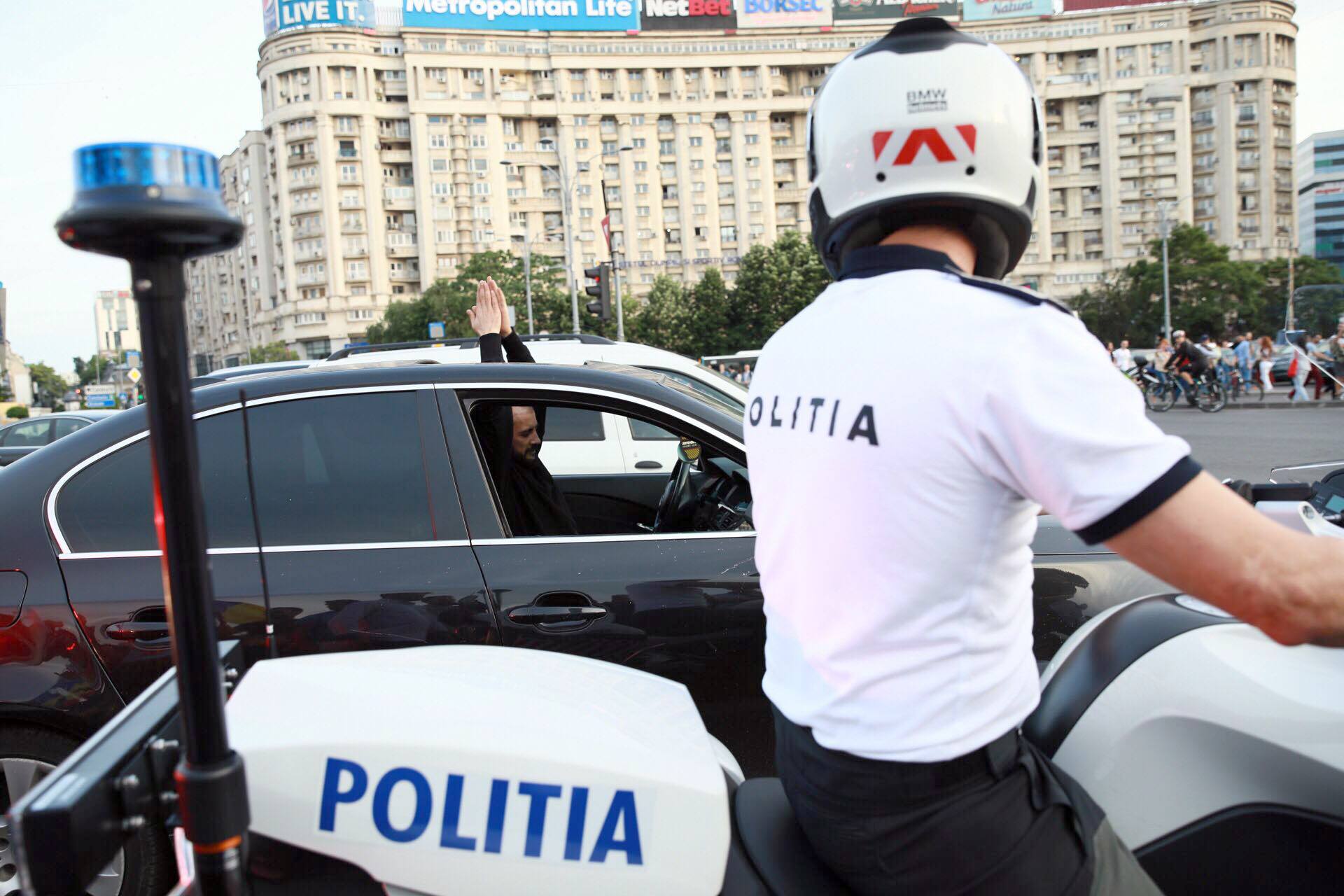 Manifestație în Piața Victoriei după alegerile europarlamentare. Sute de oameni sărbătoresc cu tort rezultatul votului / FOTO