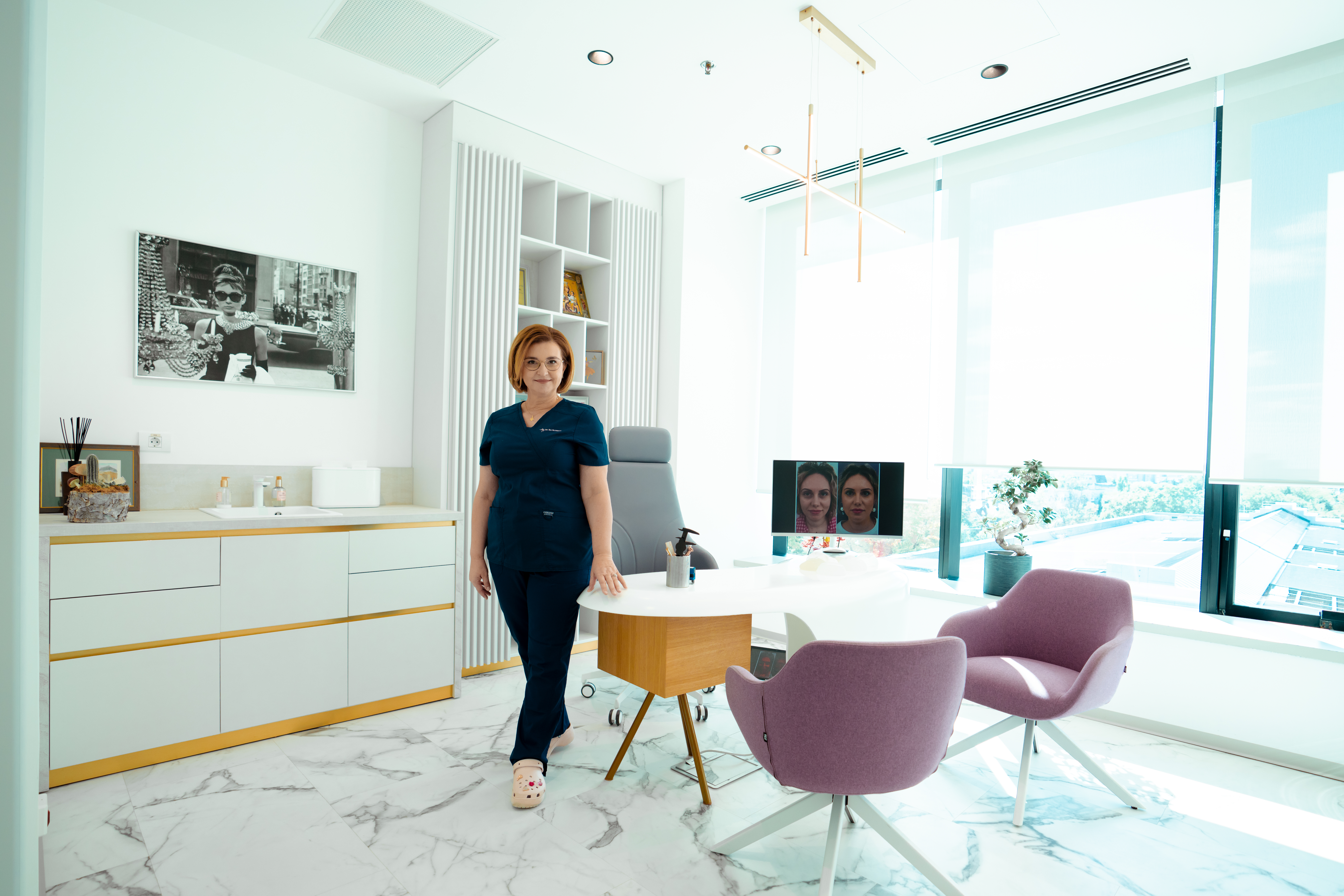 Schimbare surprinzătoare în topul operațiilor estetice. Implanturile mamare pierd teren. Dr. Ina Petrescu: „A fost cumva un val al exagerărilor”