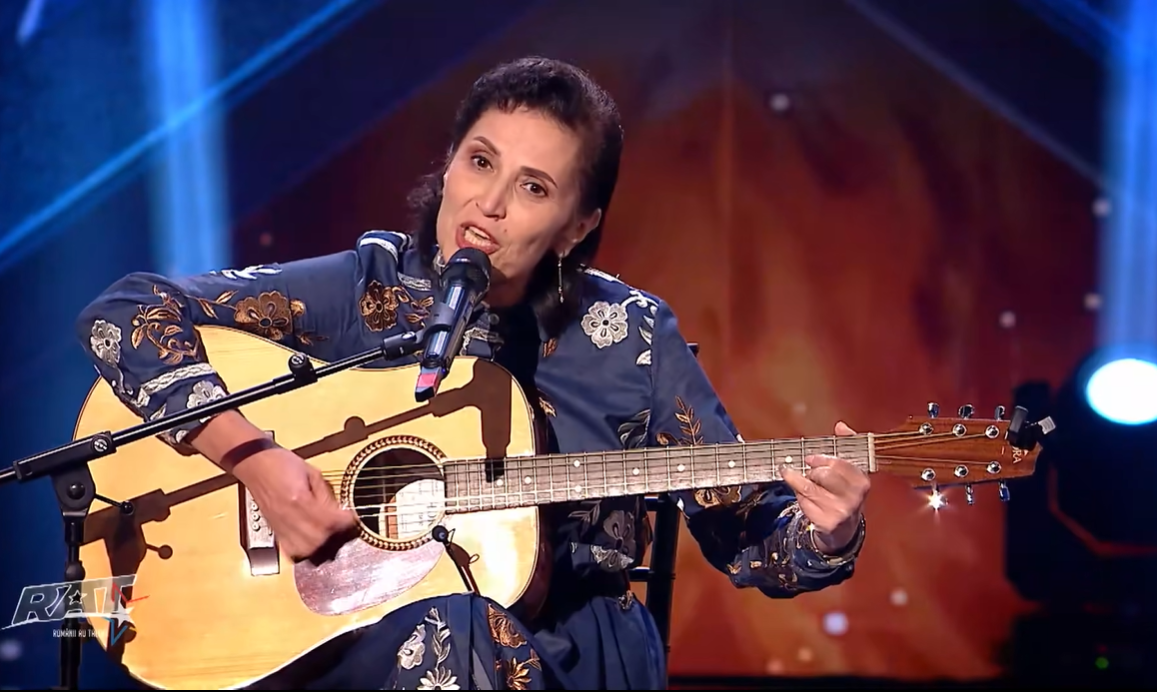 Cine este Mihaela Breabăn de la „Românii au talent” 2025. A cântat o piesă pe care a compus-o după ce a învins boala cruntă