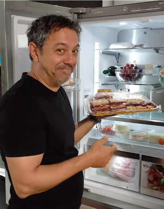 Imagini din locuința lui chef Sorin Bontea. Juratul de la MasterChef și-a plantat măslini în curte. „Abia aștept să strâng recolta”