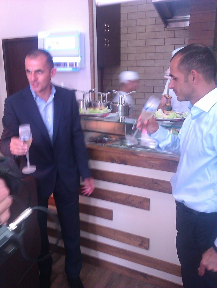 Gemenii Karamian, pe urmele lui Borcea. Şi-au deschis shaormerie!