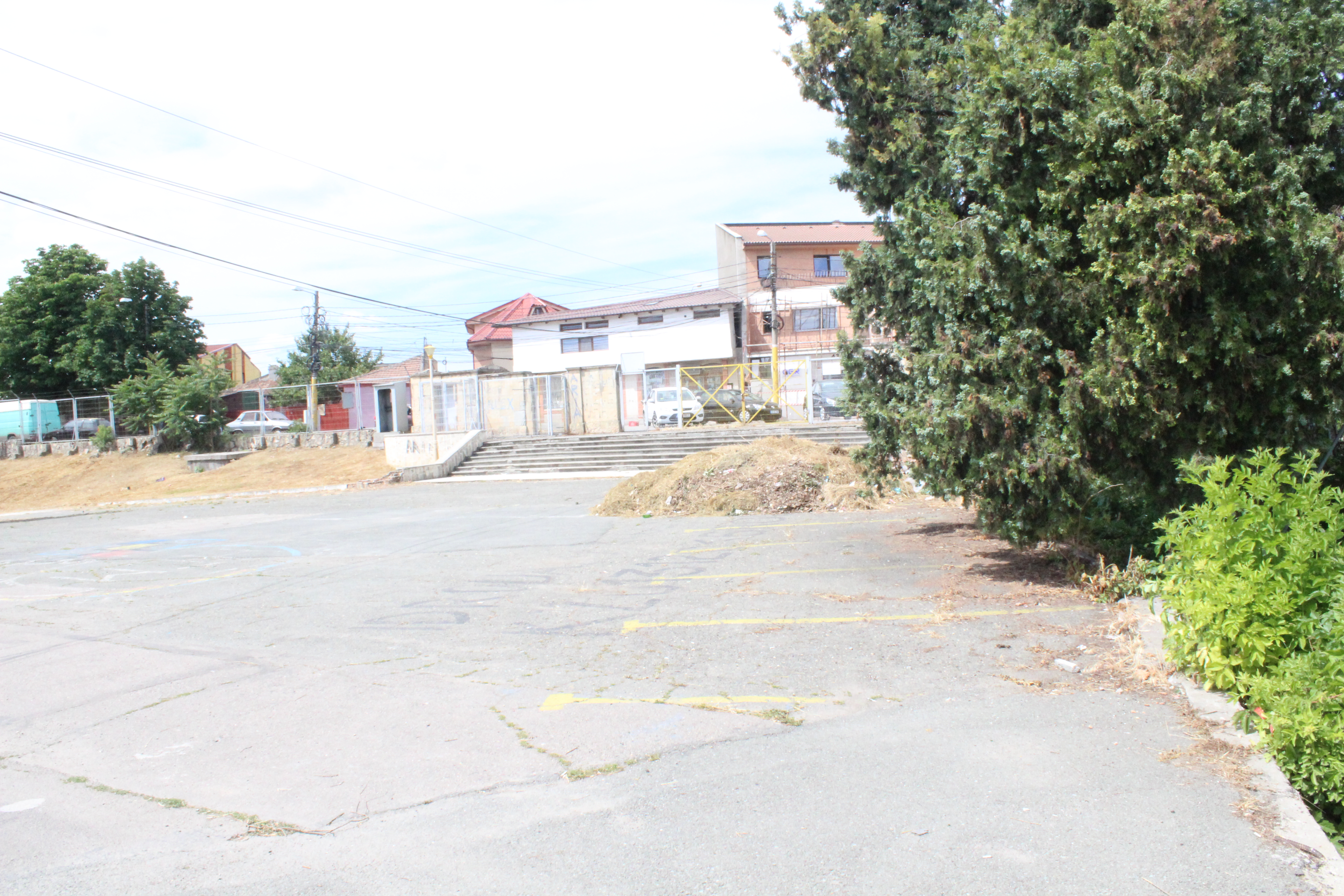 Supercupa de pe 8 iulie, pe un stadion ca după bombardament / FOTO
