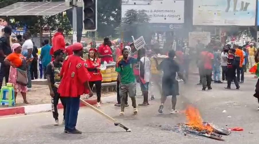 Ghana Police Service condemns Democracy Hub demonstrators for obstruct road users