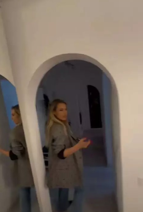 Imagini din apartamentul în care locuiește Amna. Cum arată dormitorul și bucătăria: „Nu îi trebuie nimănui nimic mai mult de atât în viață”
