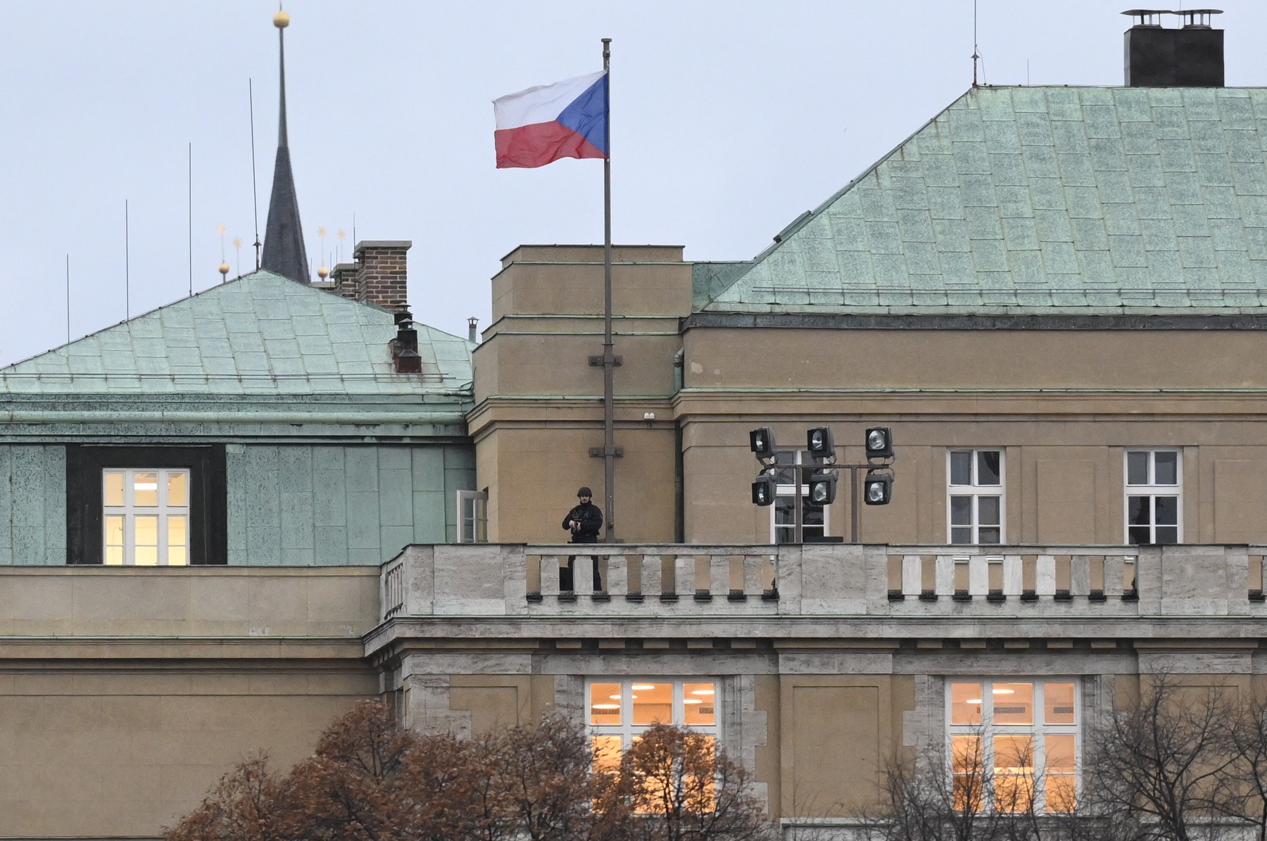Atac armat la o universitate din Praga, cel mai grav din istoria țării: cel puțin 14 persoane au fost ucise. Atacatorul - un student ceh în vârstă de 24 de ani – VIDEO