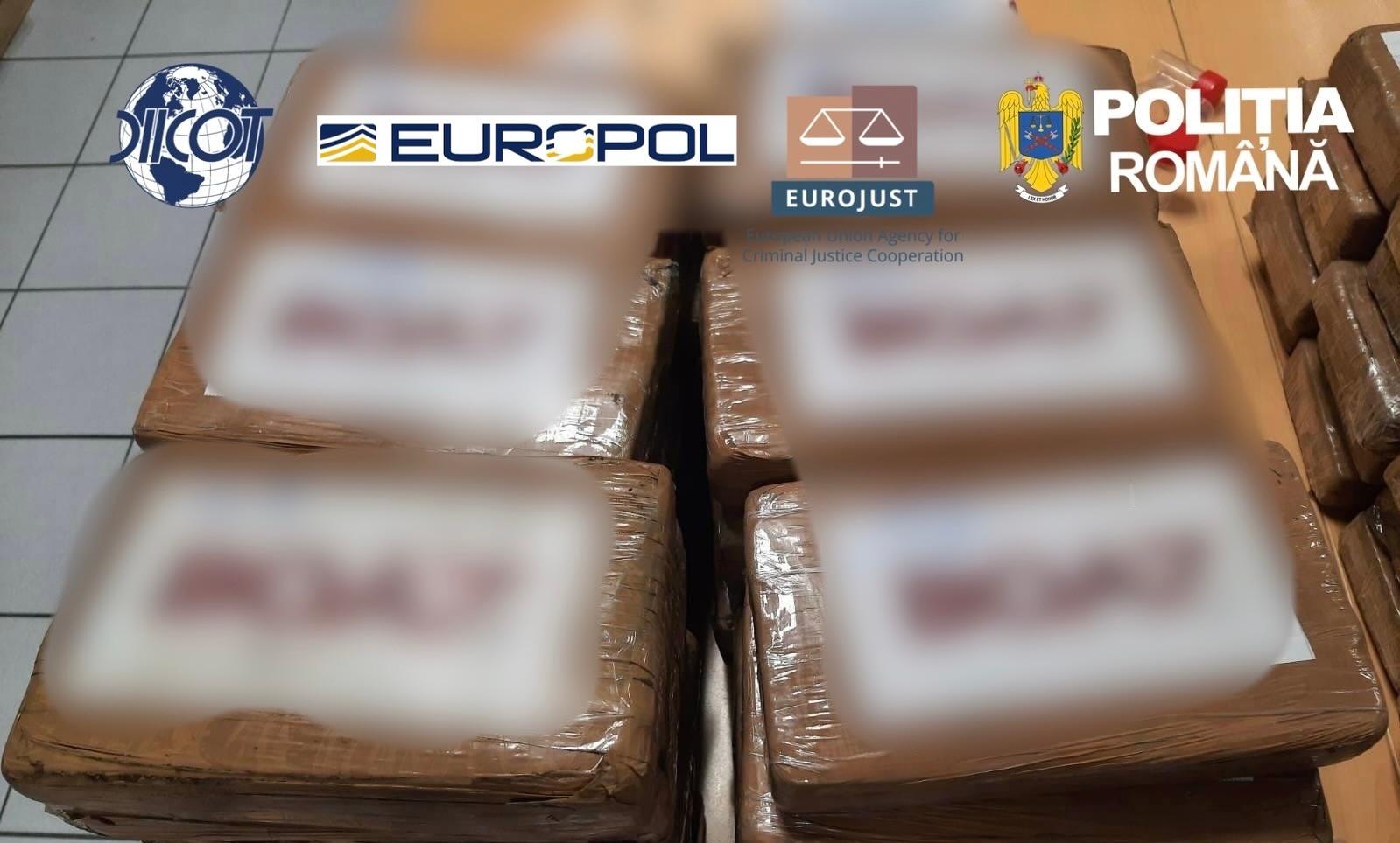 Șoferi români de TIR au transportat 1,7 tone de droguri în Europa, pentru traficanți albanezi, în compartimente secrete