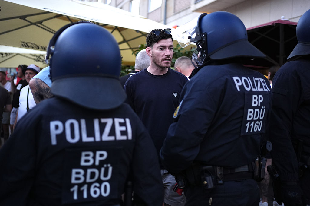 Figyelmeztetés Budapestnek: rendőrökkel csaptak össze az angol és spanyol szurkolók Lipcsében – videó