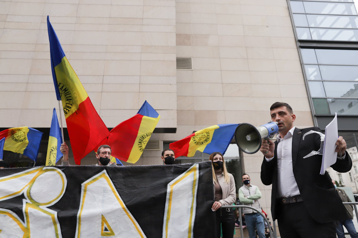 Protest AUR în fața Ministerului Sănătăţii. Manifestanții cer demisia lui Vlad Voiculescu