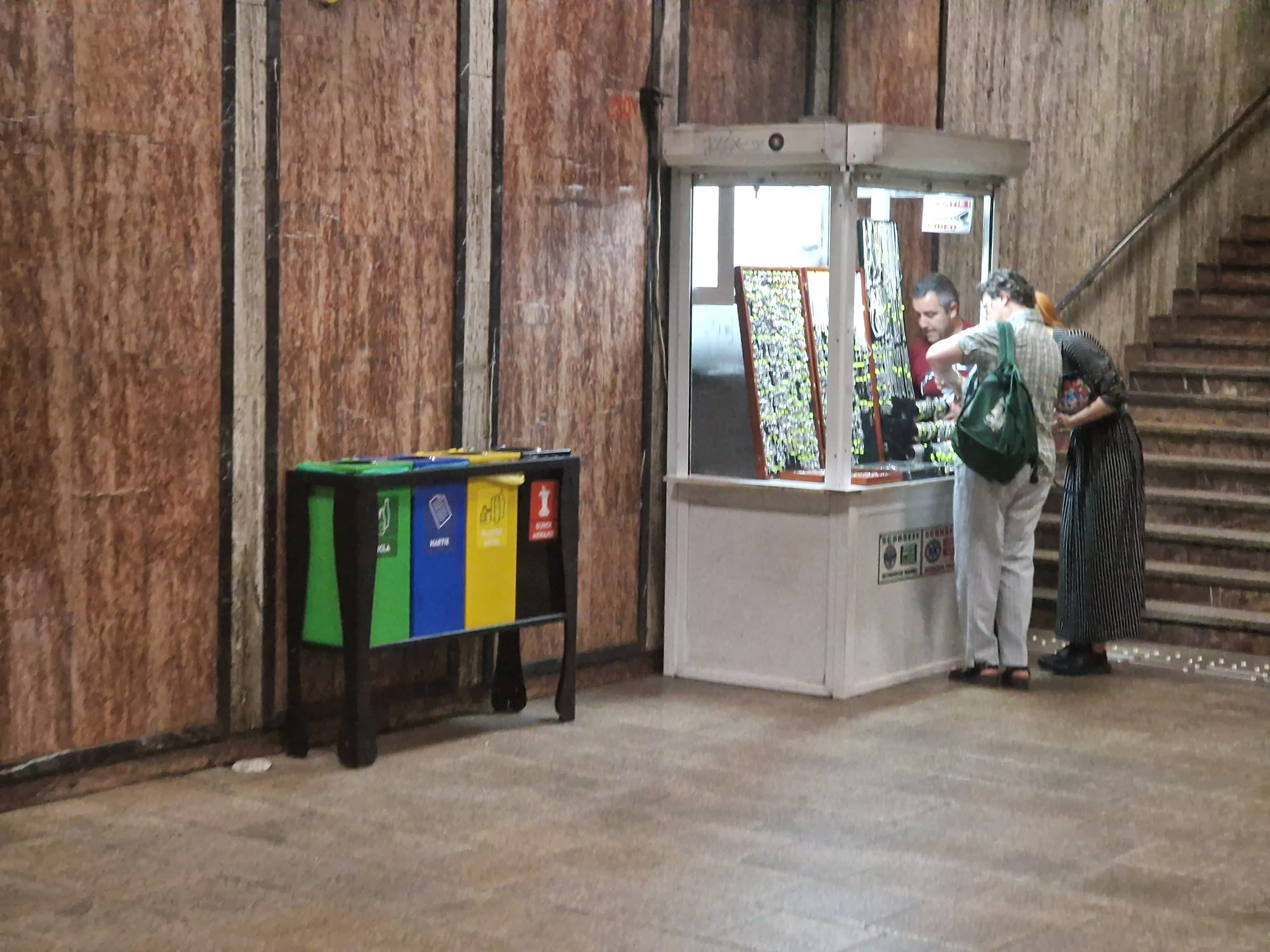 Câte chioșcuri de la metrou mai funcționează la doi ani de la „Operațiunea ranga”. Toate sunt în sectorul 3, deși primarul Negoiță a promis că „face curățenie”