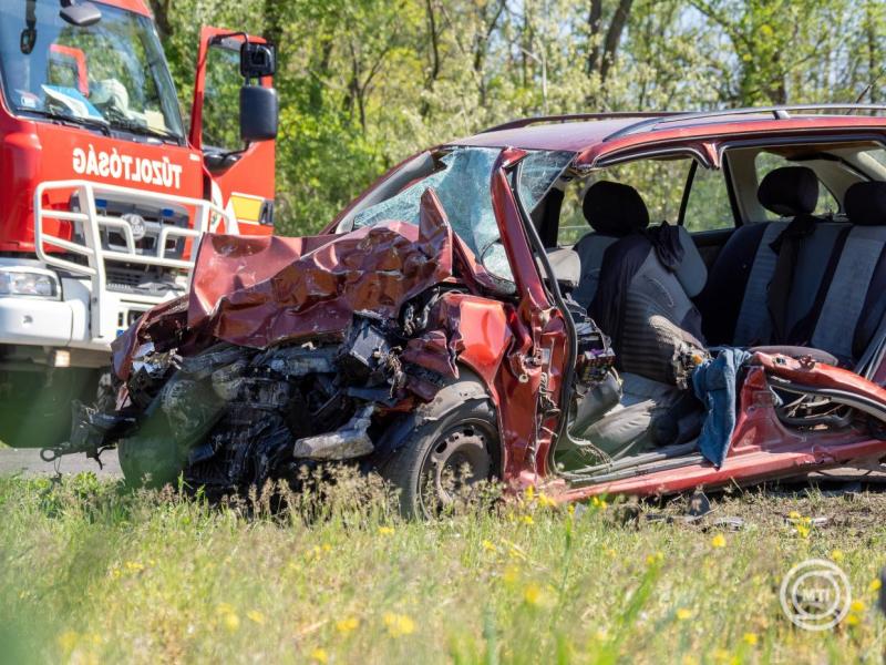 Halálos baleset történt Kiskunhalasnál, teljes szélességében lezárták a főutat