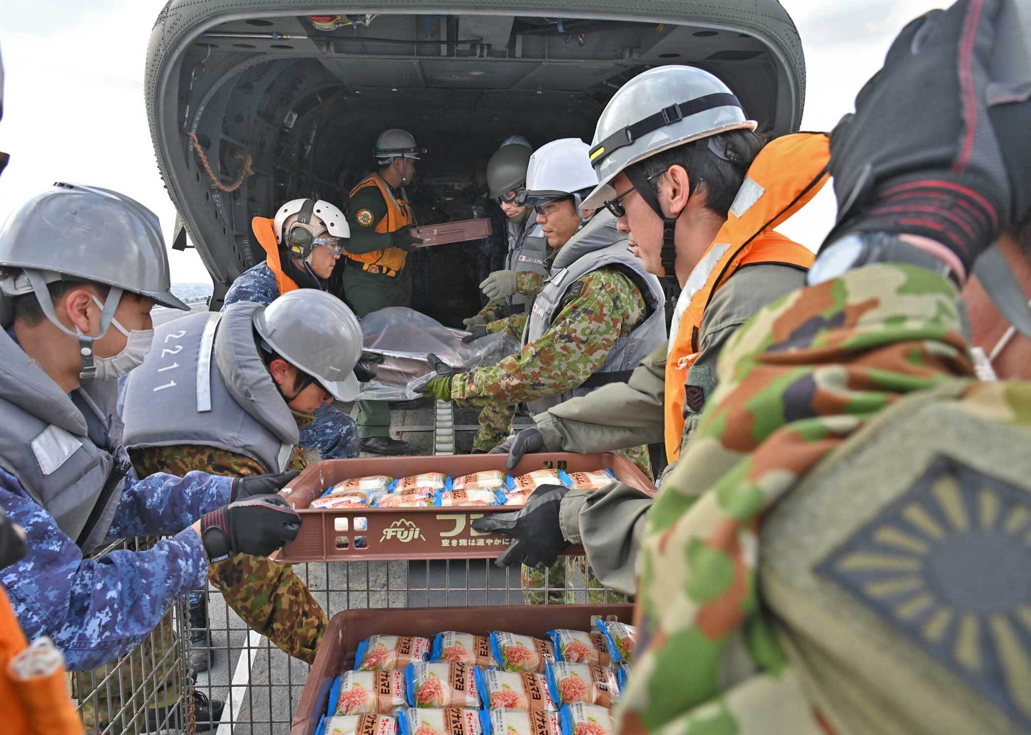 La o lună de la cutremurul devastator din Japonia, oamenii stau în frig și în condiții insalubre. Zeci de mii de locuințe, fără apă curentă