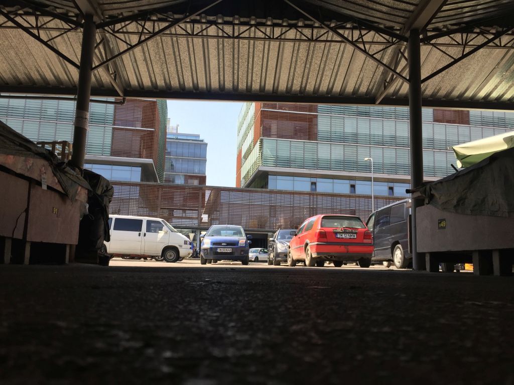 REPORTAJ: Lumea a treia în centrul Timișoarei, în fața unui super-centru de business. De la proiectul exemplu în arhitectură la nepăsare