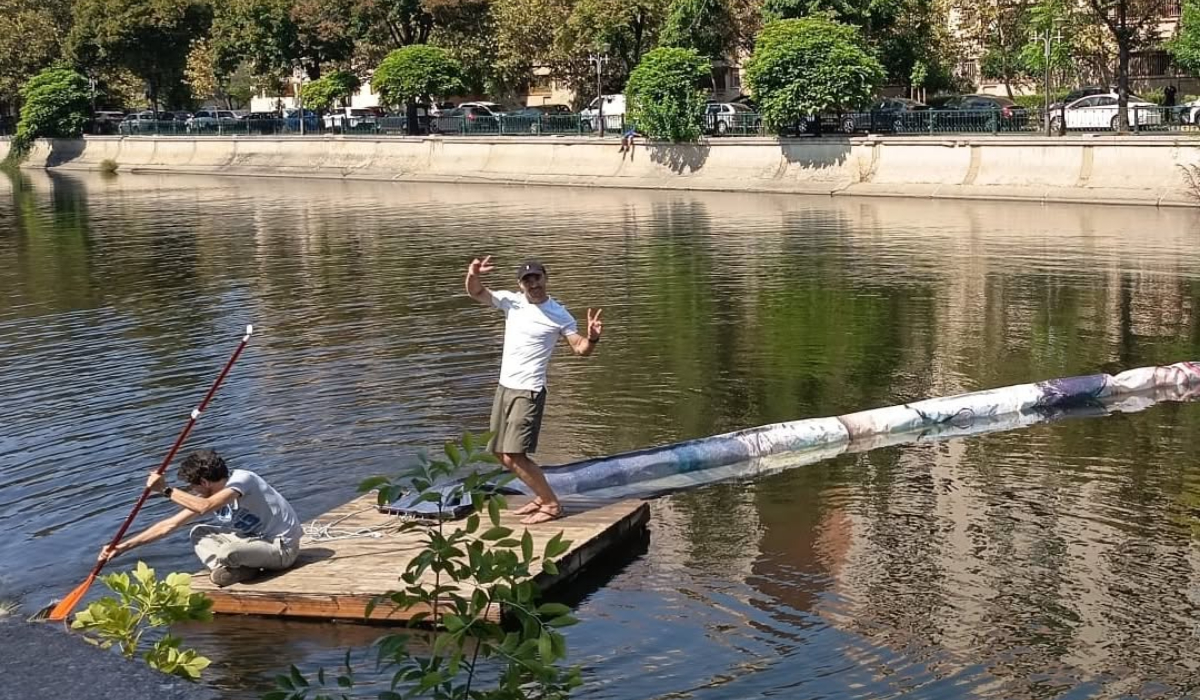 Ce este „șerpișorul” din bidoane de 5 litri refolosite care va salva locuitorii din București de gunoaiele purtate de Dâmbovița