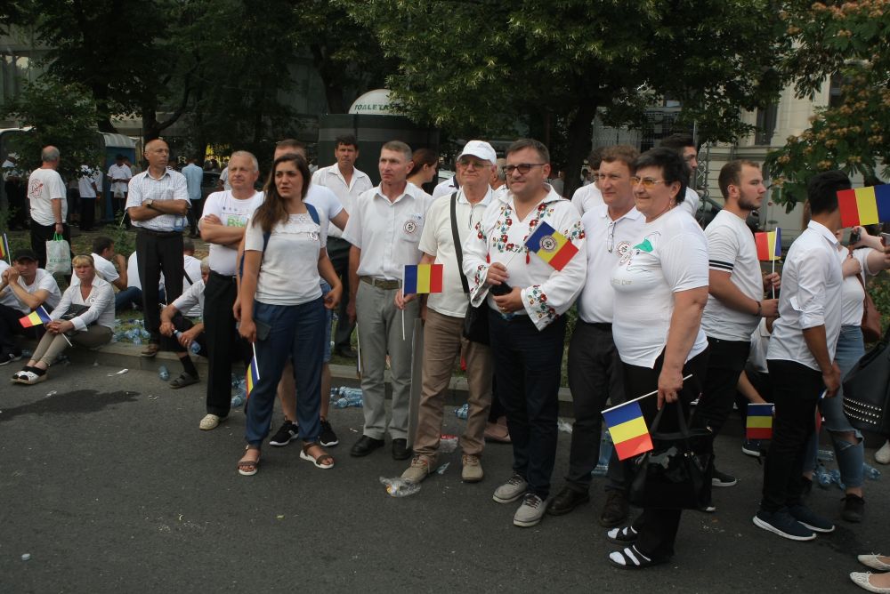 FOTO&VIDEO / Cum s-a desfăşurat mitingul PSD. Peste 100.000 de oameni au umplut Piaţa Victoriei