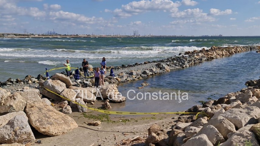 Cadavrul unui bebeluș, găsit pe plajă, la Eforie Nord. „Era într-un săculeț menajer închis”