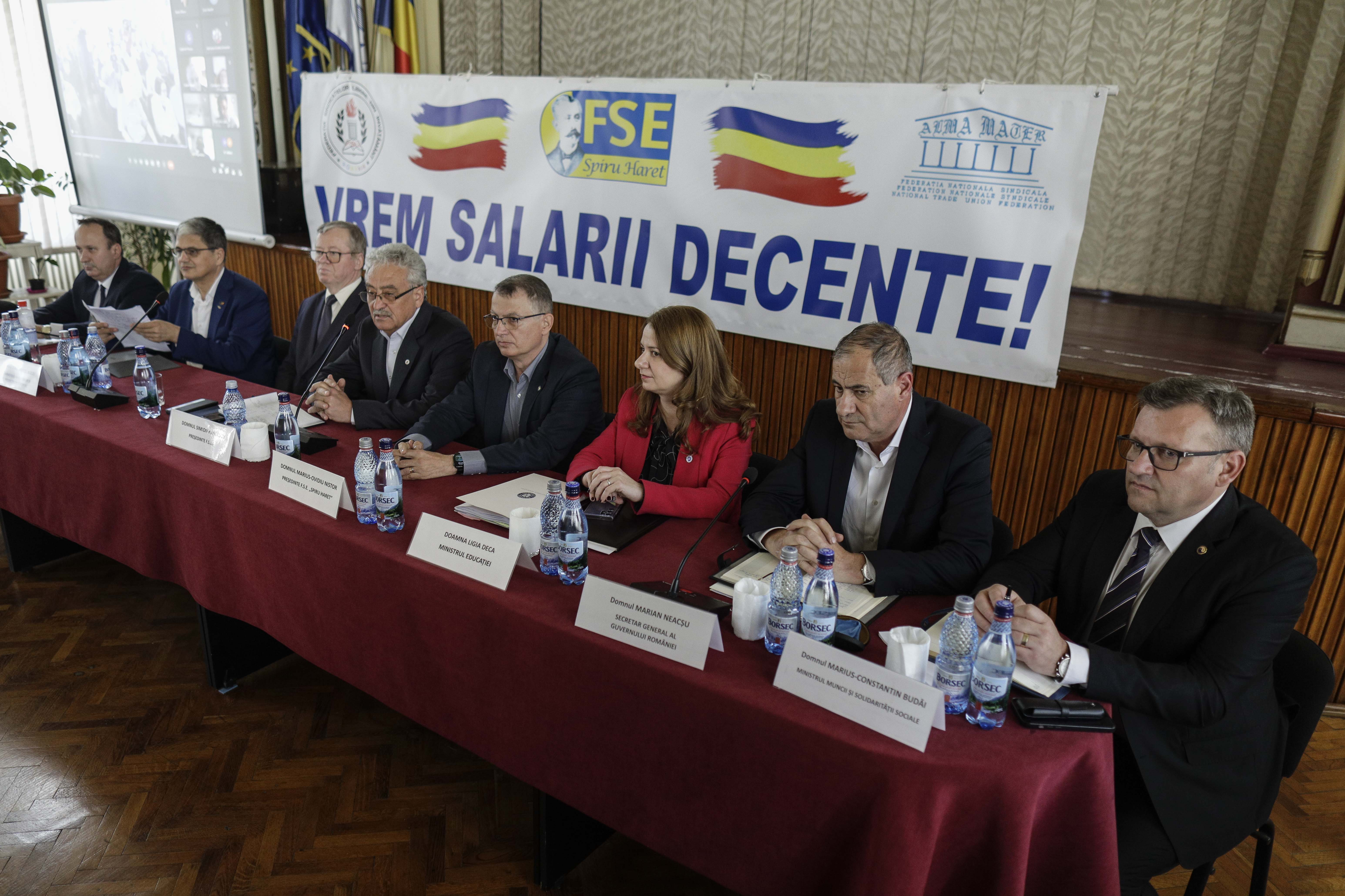 Greva din Educație continuă joi. După negocieri, Guvernul anunță că „nu vor fi creșteri salariale”, dar le oferă profesorilor carduri valorice. Sindicaliști: „Primele reacții sunt de respingere”