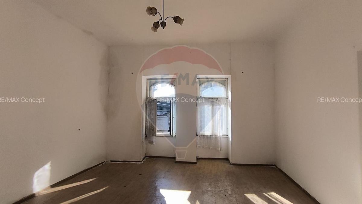 Apartament într-un palat vechi de peste 100 de ani, scos la vânzare. Cât costă locuința aflată în Cluj-Napoca