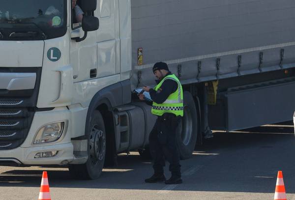 Holtan találtak egy magyar kamionost Ausztriában - Nem voltak felkészülve arra, amit a fülkében láttak