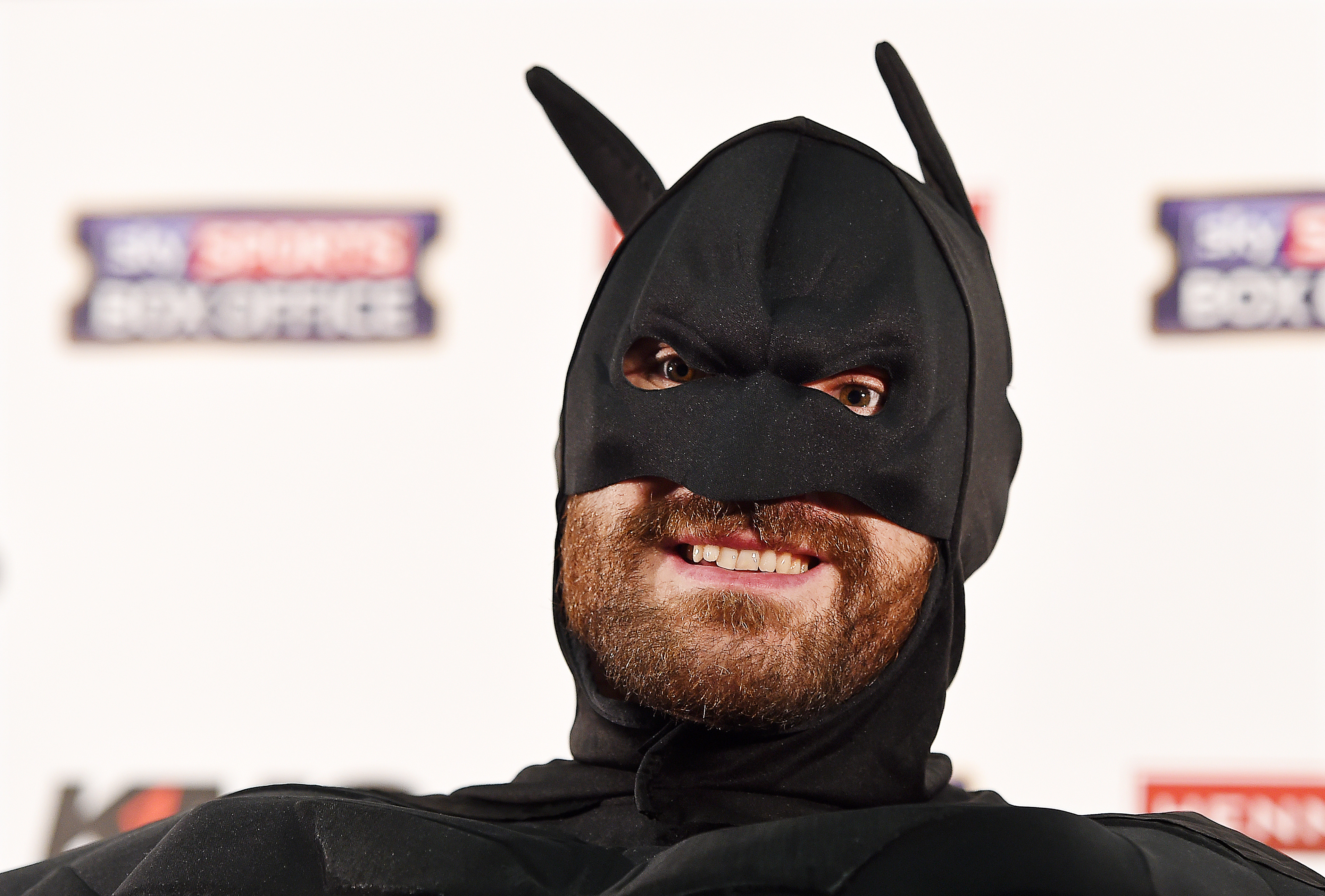 Batman s-a bătut cu Joker la cea mai stranie conferință de presă din box