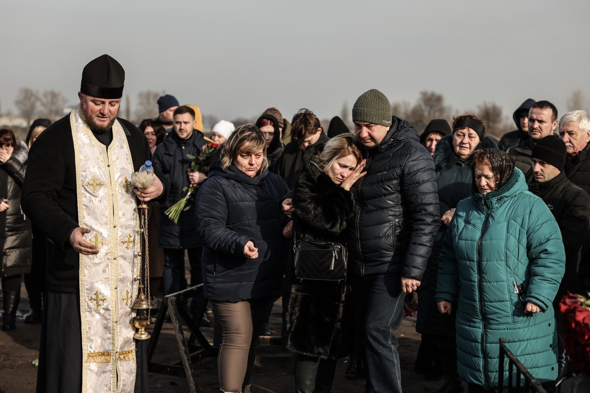 „Ne-a rămas de la el doar un șorț”. Destinul tragic al lui Maksym, adolescentul ucis de ruși în blocul morții din Dnipro. Părinții săi plecaseră de acasă