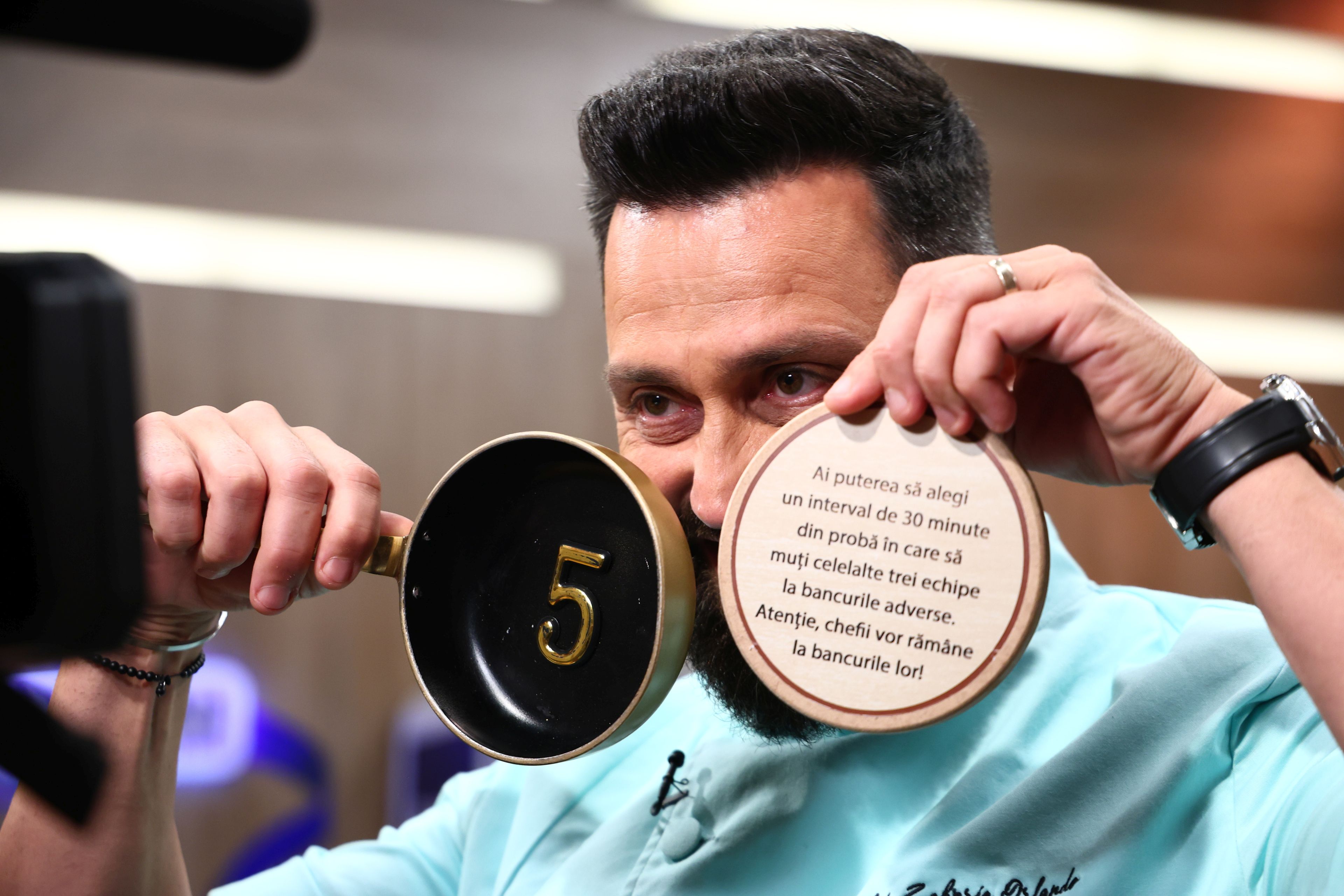 Chef Orlando Zaharia a obținut astfel prima victorie la amuletă din acest sezon „Chefi la cuțite”. Cine i-a pus în dificultate pe jurați