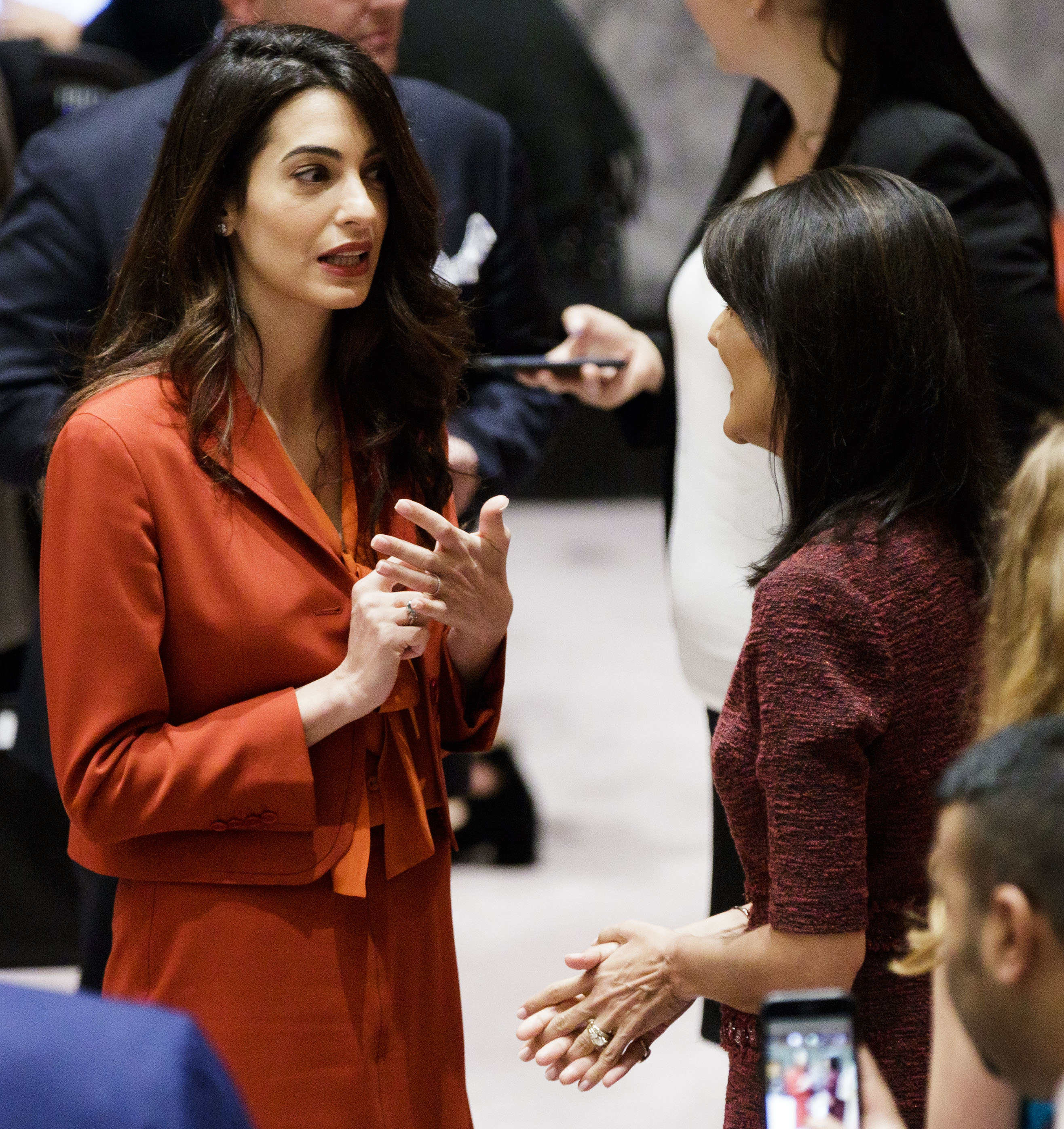 Amal Clooney s-a întors la muncă după naștere și cere drepturi pentru victimele ISIS la ONU