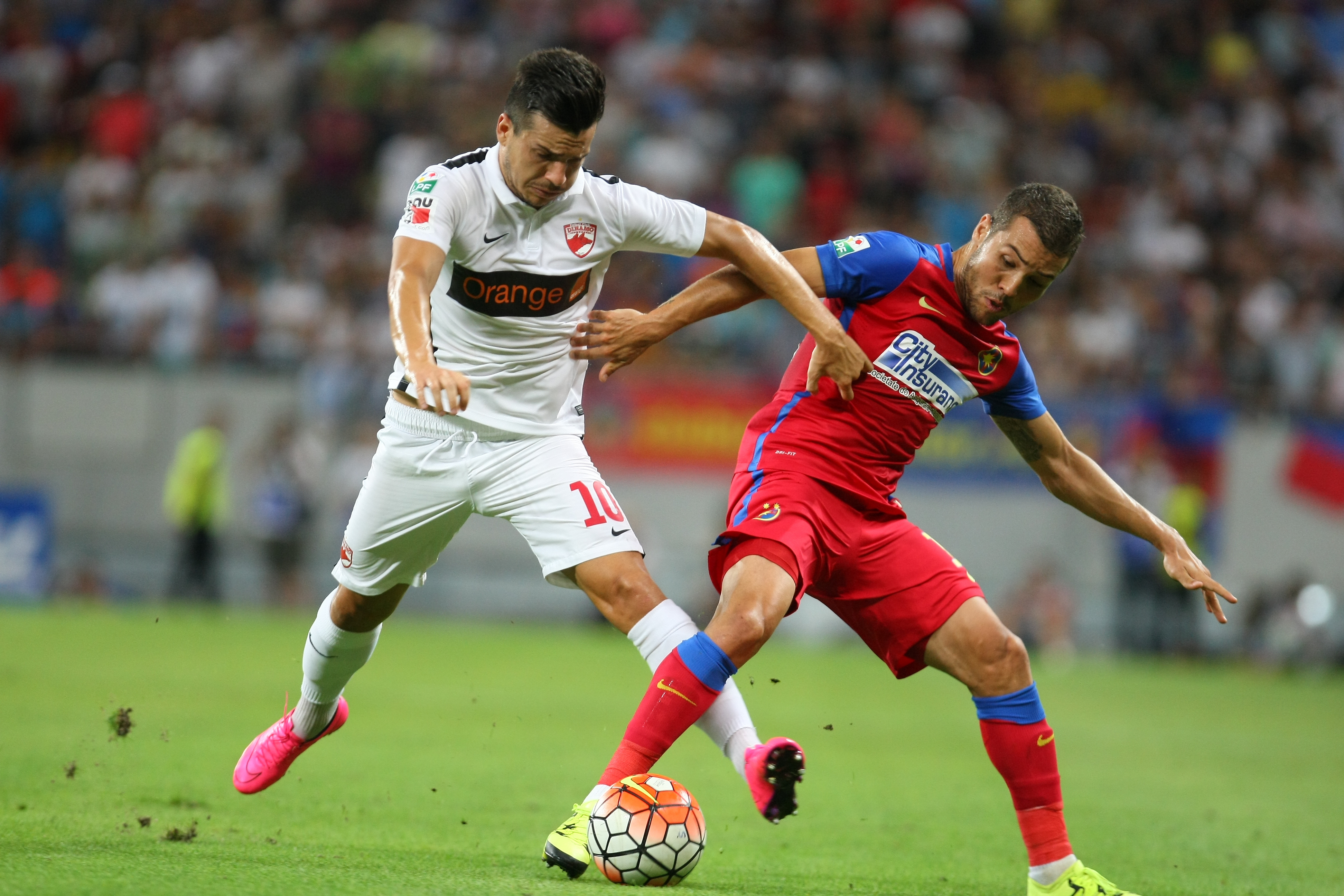 STEAUA - DINAMO 0-0. Derby bun, intens, dar nul! Meciul a început cu o reclamă la unguente contra reumatismului!