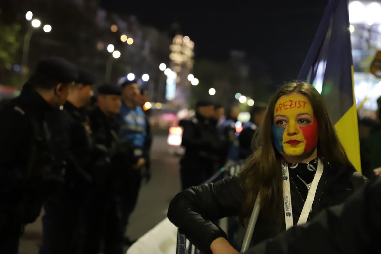 FOTO&VIDEO/ Sute de oameni au protestat sâmbătă seară în Piața Universității. Tudor Chirilă și regizorul Stere Gulea, printre protestatari