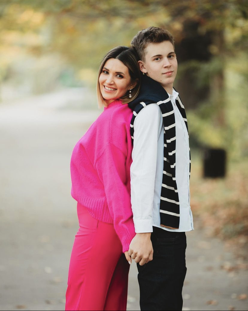 Fiul Elei Crăciun a împlinit 18 ani. Cum a fost surprins Alex de prieteni și familie. „Am plâns în hohote”