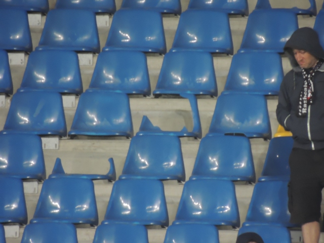 Petrolul-Steaua s-a lăsat cu urmări şi pe stadion. Fanii campioanei au distrus 281 de scaune 