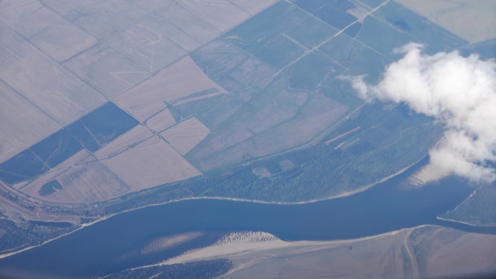 Cum se vede Dunărea din avion, de la 7.000 de metri înălțime, în apropiere de Călărași