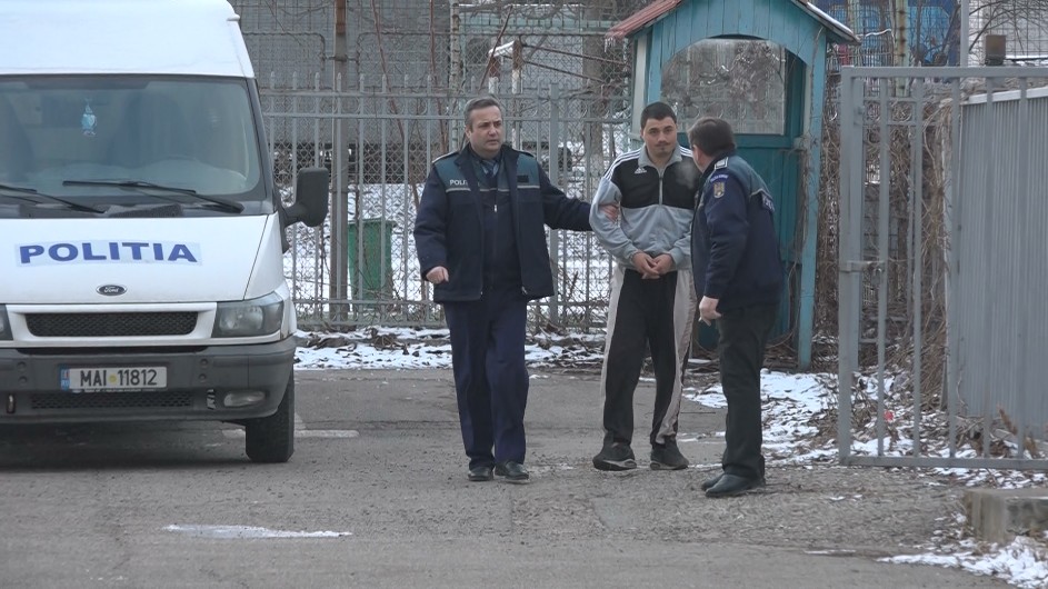 Cioban ucis în Botoşani, din cauza unui câine. Patru bărbați l-au făcut bucăți cu furci și topoare