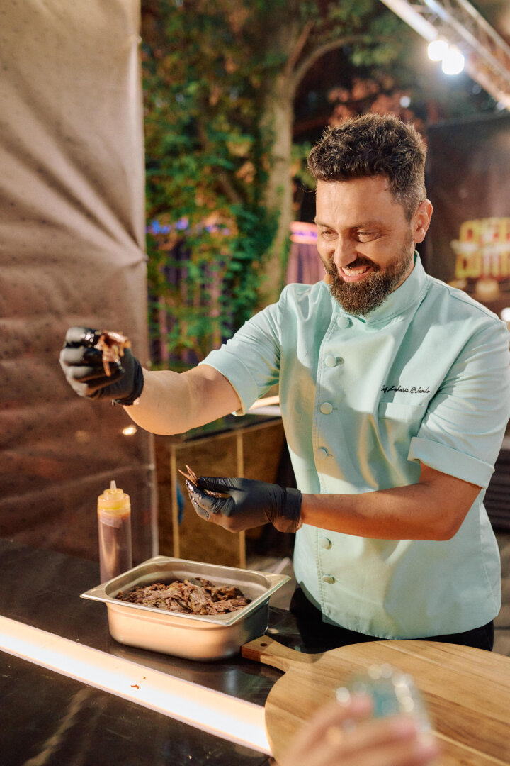 Cum a apărut Cătălin Rizea, soțul Addei, la Festivalul Summer Well 2026. Fostul concurent „Chefi la cuțite” a întreținut atmosfera