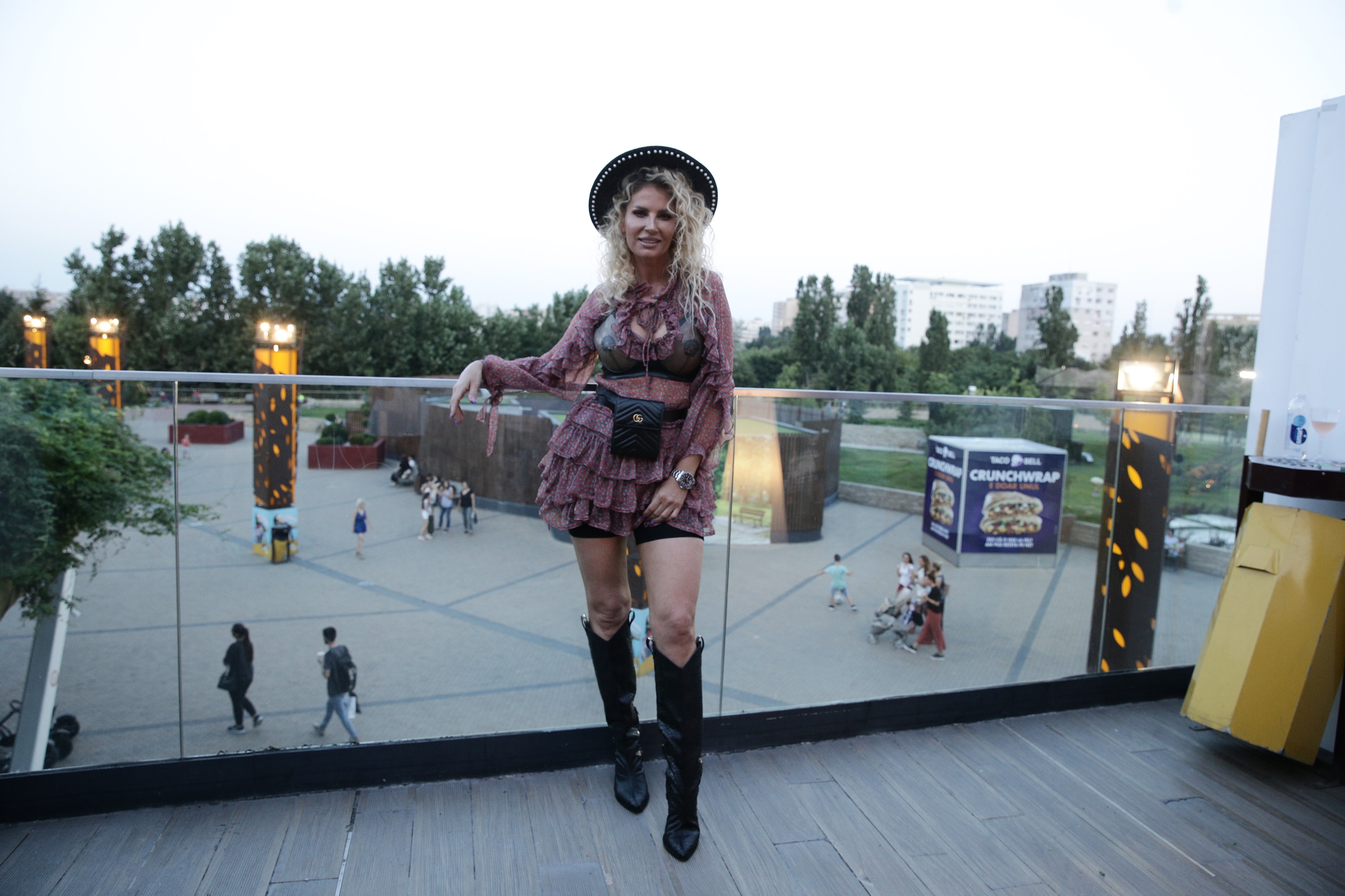 FOTO/ Unica Urban Party pe terasă. Vedete, bloggeri și  influenceri au participat la petrecere