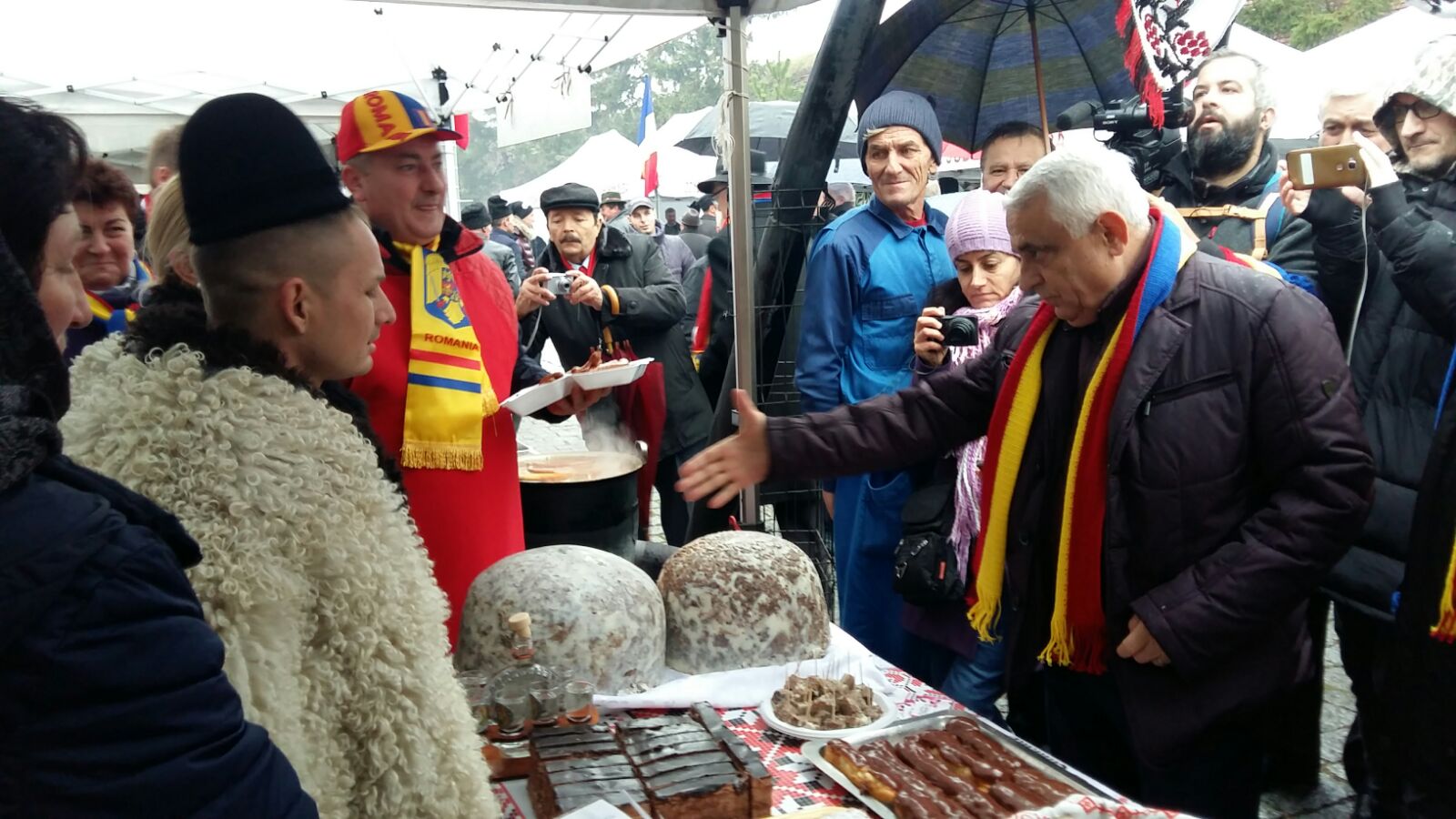 Daea: "Oaia, săraca, vine din vârful muntelui cu oamenii ăştia care pleacă şi uită de neveste, de copii"|VIDEO