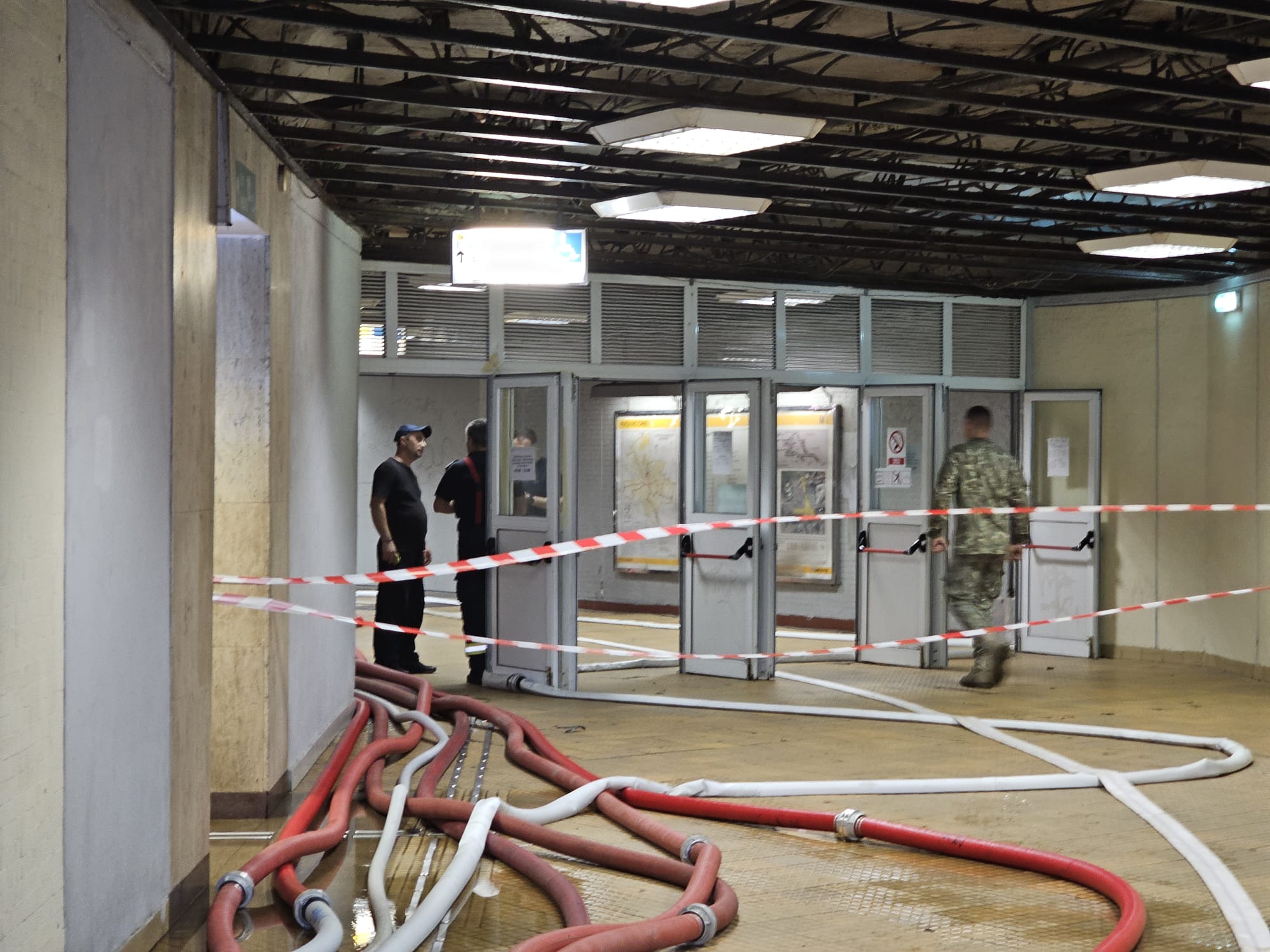 Bilanț negru al potopului în București și Ilfov: 1.000 de copaci căzuți, sute de case inundate, 456 de mașini distruse. Stația Piața Victoriei 2 rămâne închisă
