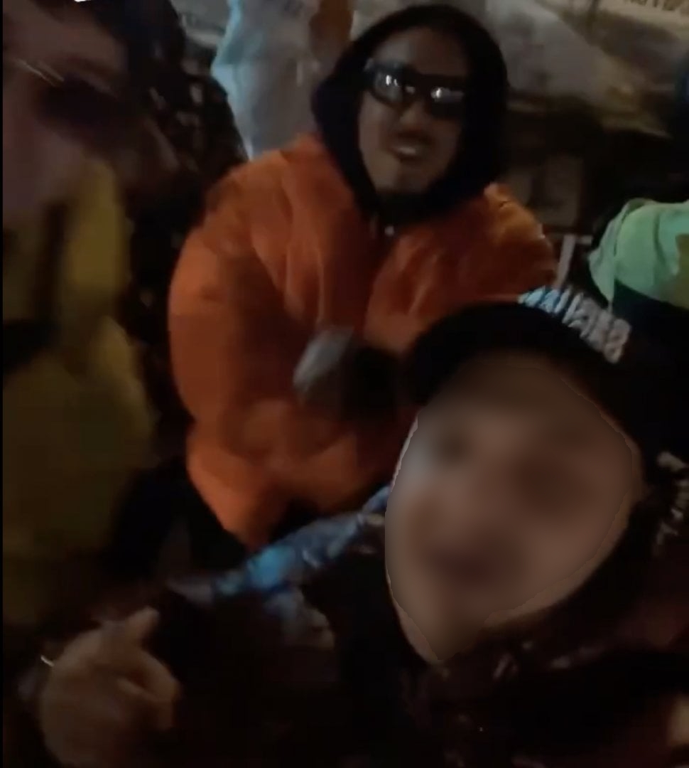 Un bărbat a fost ucis într-un hotel din Padina, după o petrecere cu mai multe vedete, printre care Alex Velea, Antonia și Alina Eremia. Agresorii au fost reținuți