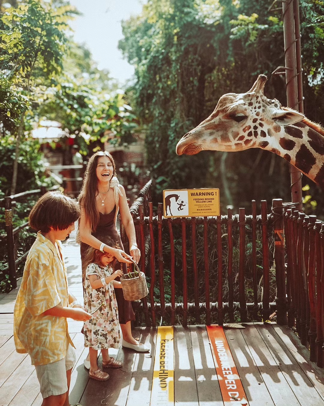 Copiii Danei Rogoz au hrănit peștii cu biberonul, în Bali: „A fost foarte drăguț”. Imagini din vacanța vedetei cu familia