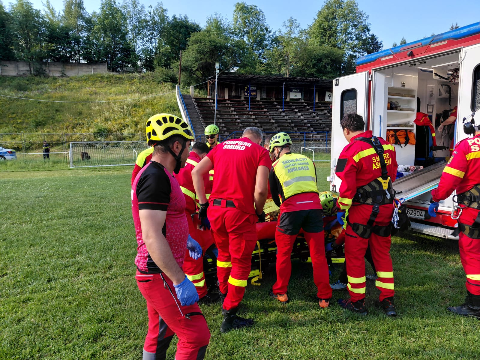4 alpiniști s-au prăbușit în zona Valea Albișoarei, din Bușteni: unul dintre ei a murit, a intervenit elicopterul SMURD