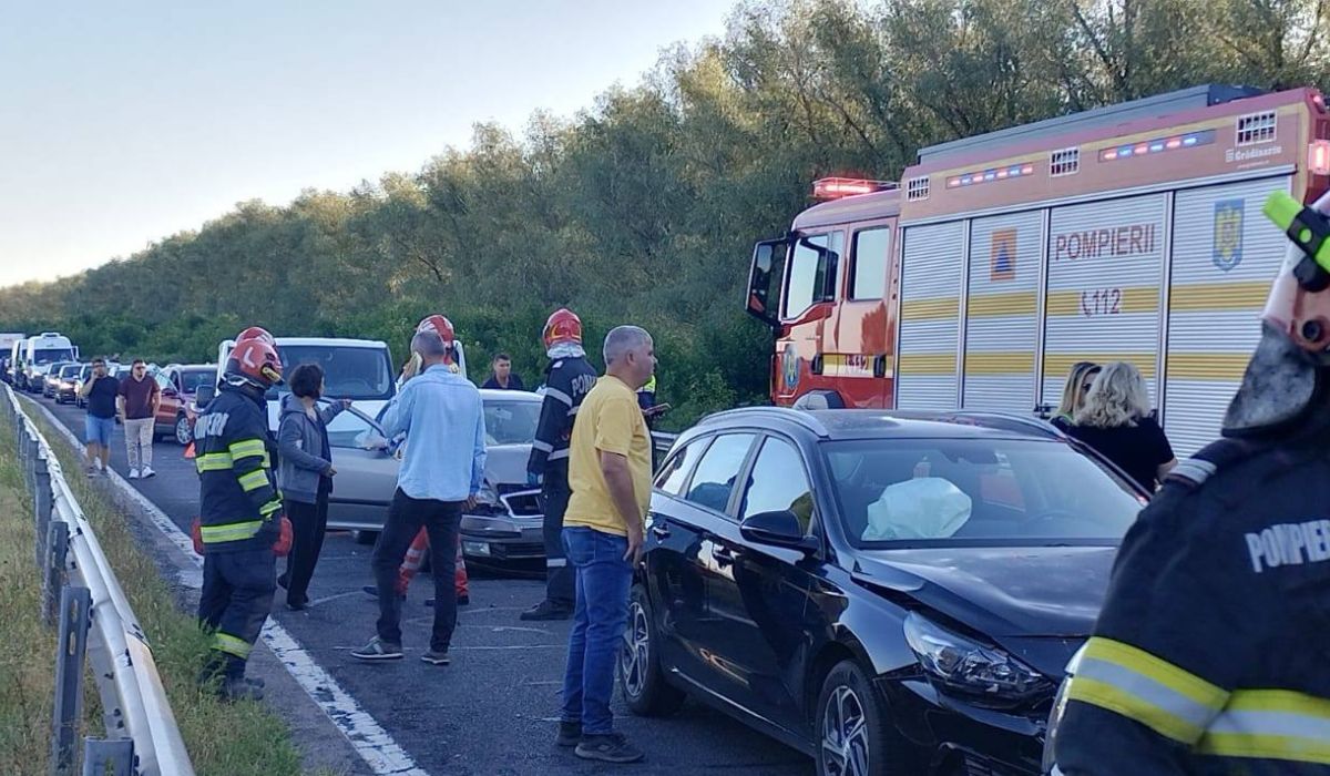 Trafic blocat pe DN 22B după o tamponare în lanț cu șase autoturisme pe digul Dunării, între Brăila și Galați