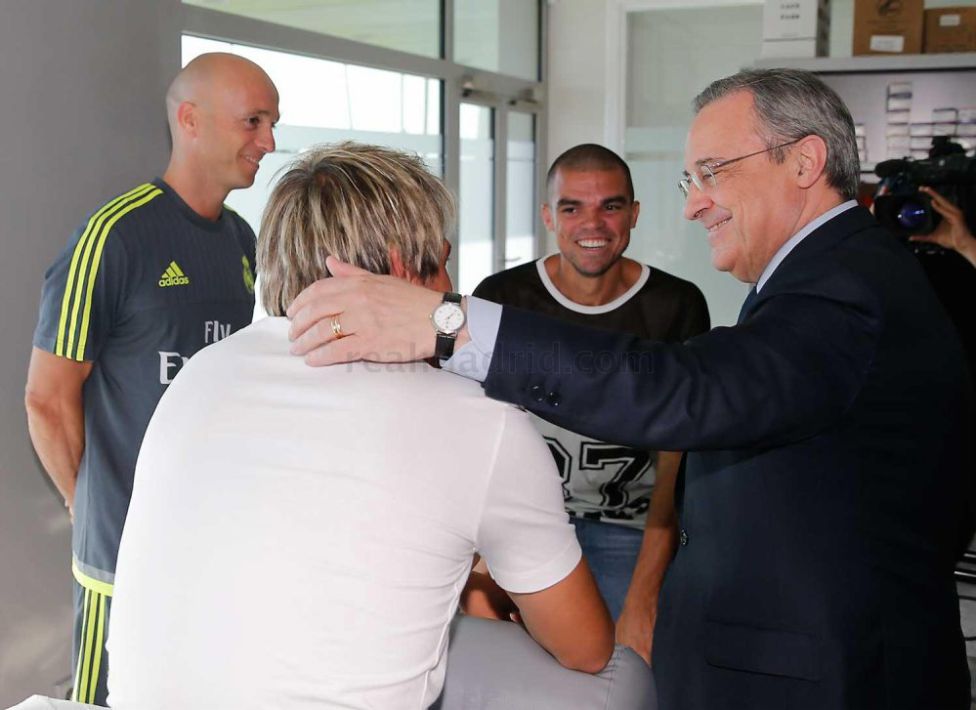 S-a reunit Real Madrid! Fotografii din vestiarul ”galacticilor”! GALERIE FOTO