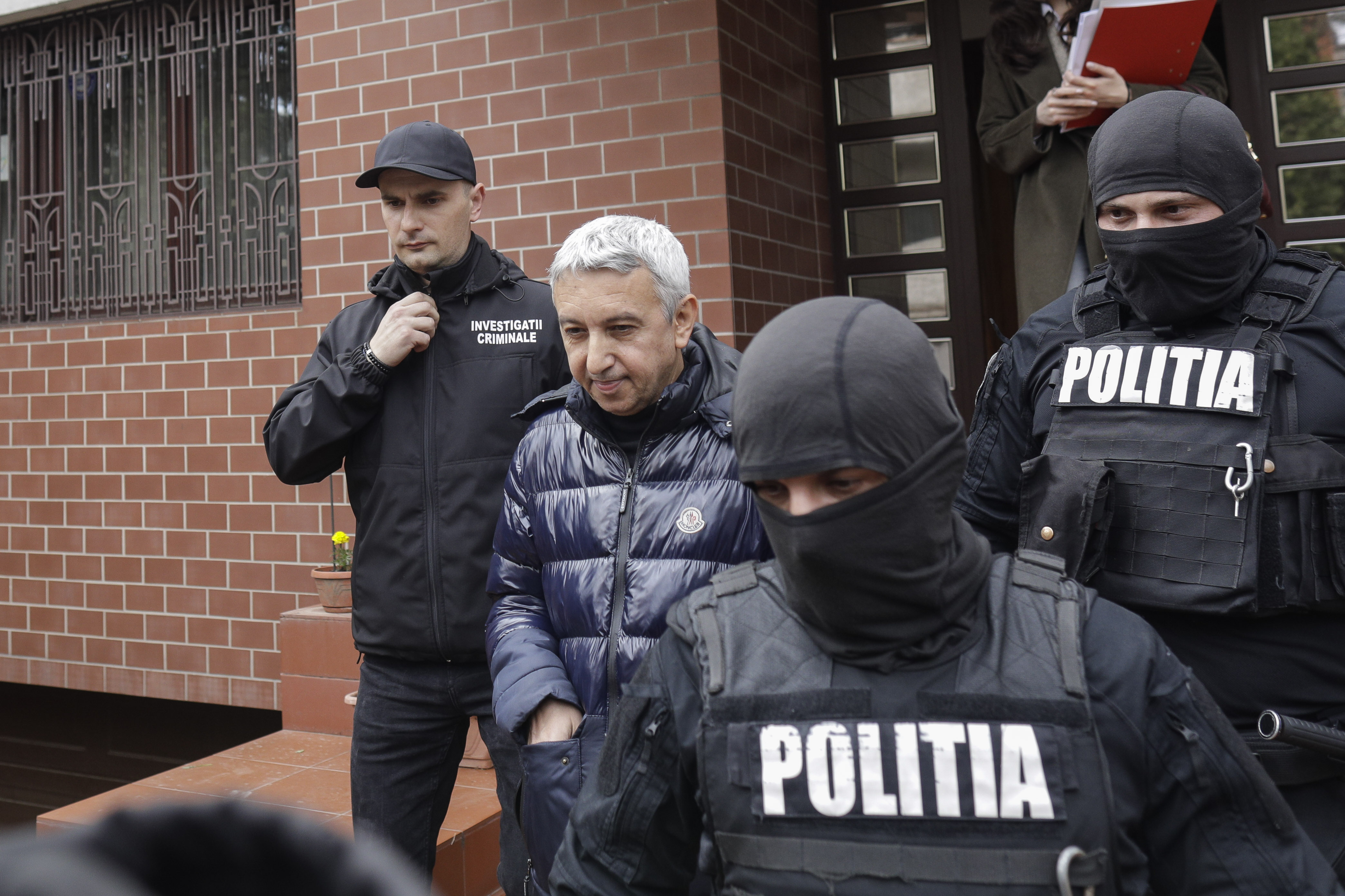Dan Diaconescu, reținut pentru 24 de ore, sub acuzația de „act sexual cu minore și folosire a prostituției infantile”