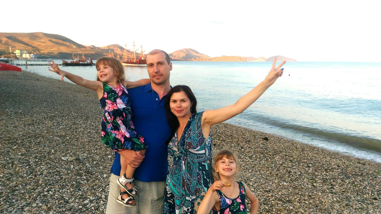 EXCLUSIV/ O româncă trăiește într-un oraș-bază militară de la Polul Nord. ”Când am auzit prima oară sirena de pericol nuclear, am închis toate geamurile și am zis Tatăl Nostru. Apoi m-am obișnuit. Pot împacheta rapid, toată casa îmi încape în trei genți”