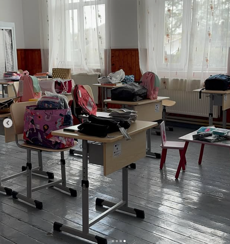 Gestul făcut de Laura Cosoi și fetele sale pentru copiii mai puțin norocoși de la școala din Aprozi, Călărași. „Am convenit împreună cu ele”