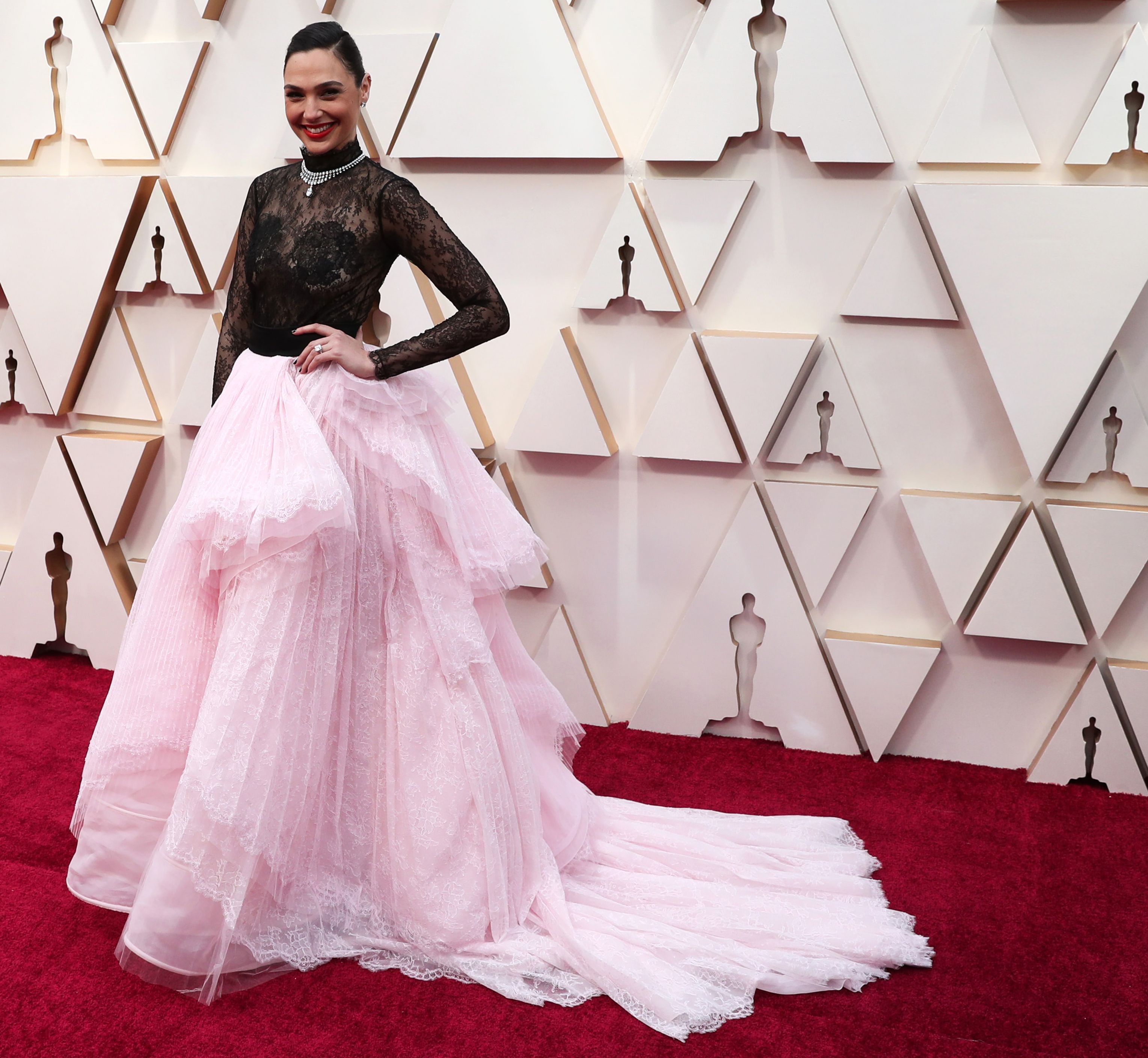Cele mai urâte, mai neinspirate și mai bizare ținute de la Premiile Oscar. Cine a șocat pe covorul roșu