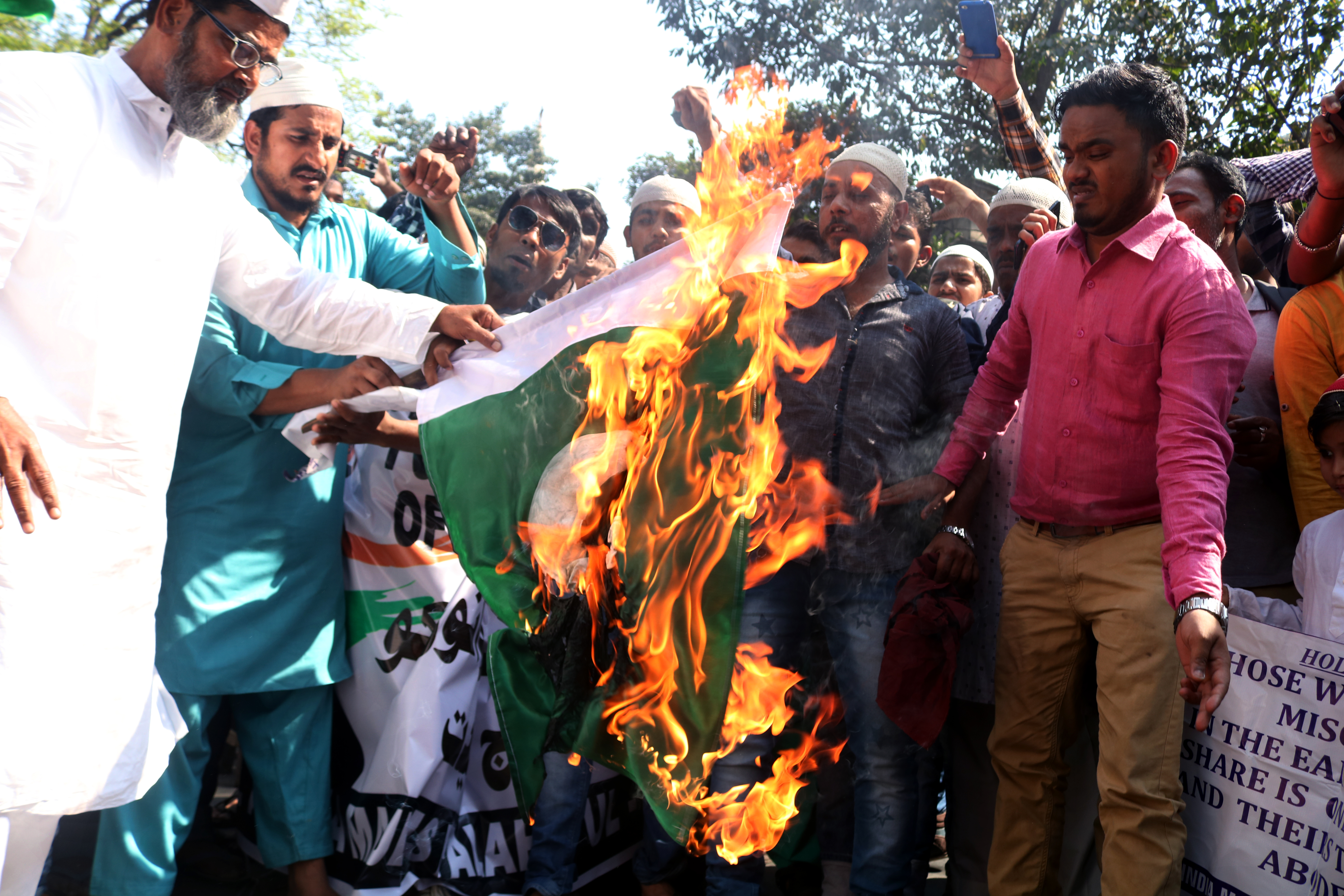 India construiește 14.000 de buncăre, iar Pakistanul consemnează la sol toate zborurile, de teama unui conflict nuclear / FOTO&VIDEO