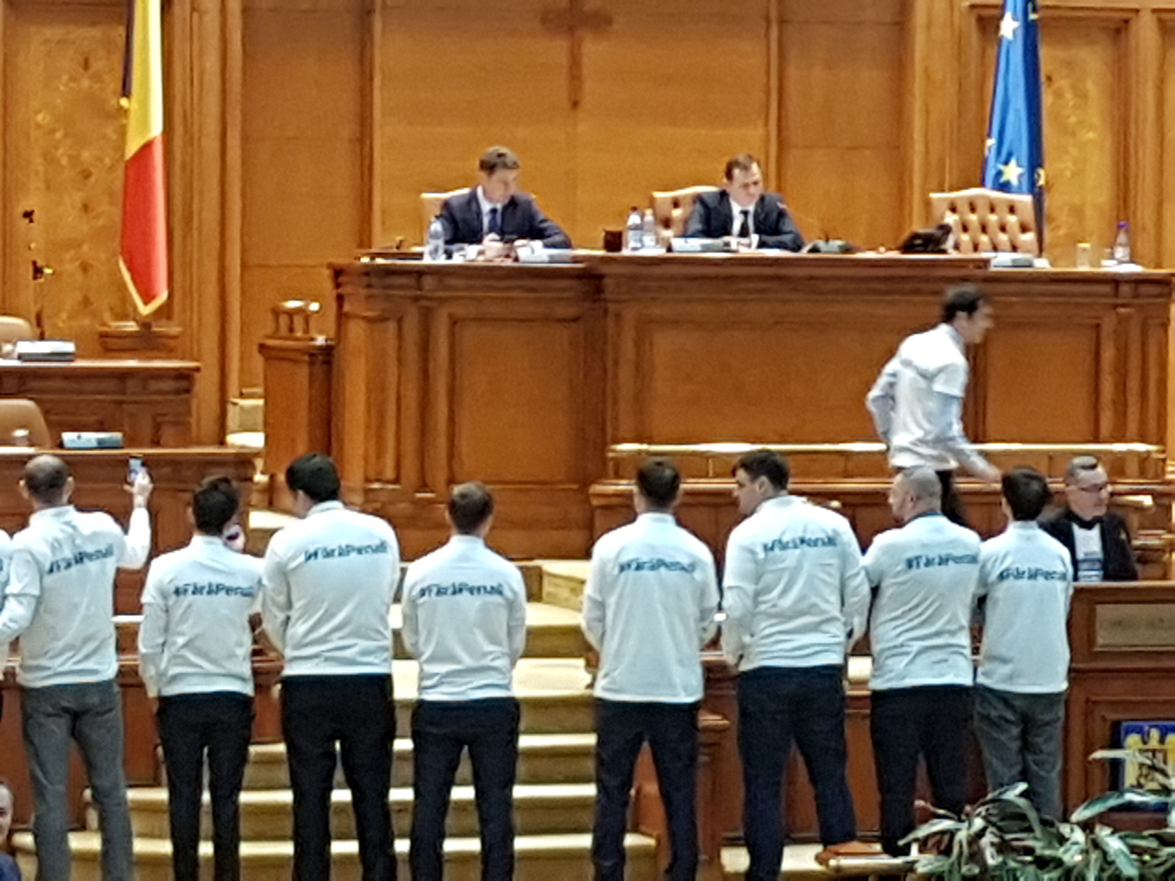 UPDATE. Legile justiției au fost votate în Camera Deputaților; USR, protest cu tricouri inscripționate #farapenali (FOTO /VIDEO)