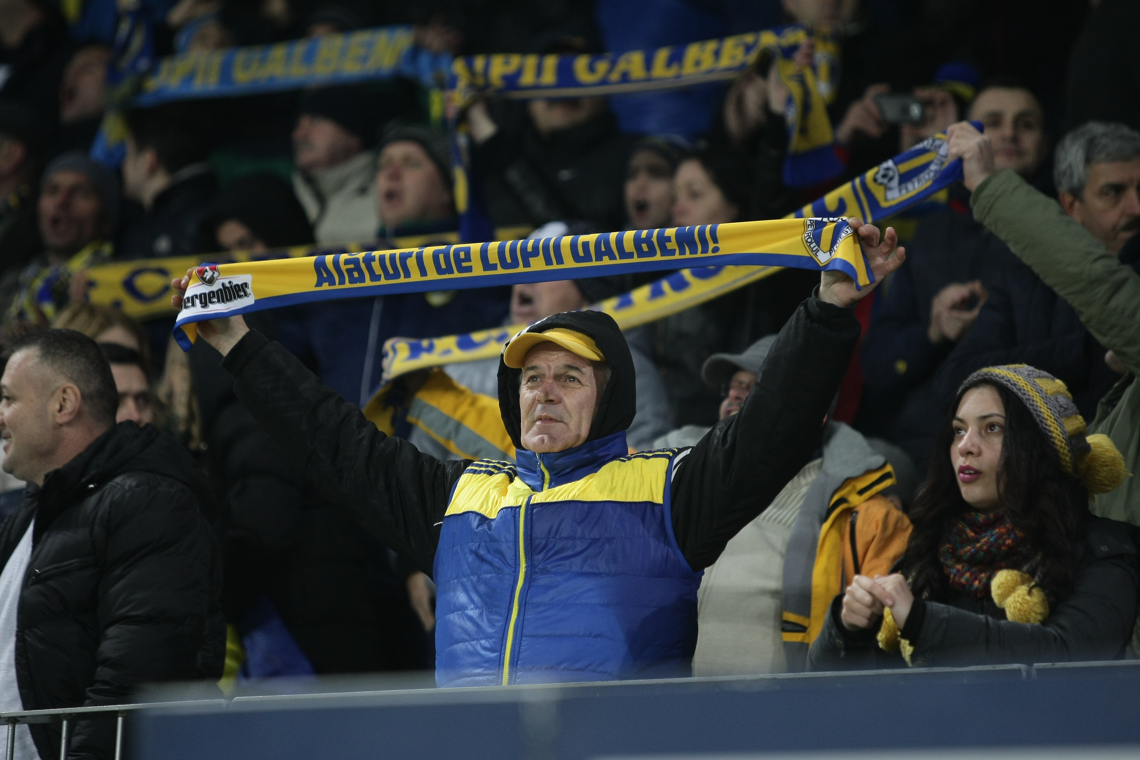 Cupa României, semifinale: PETROLUL - STEAUA 1-1. Arbitru ComănesKO / VIDEO
