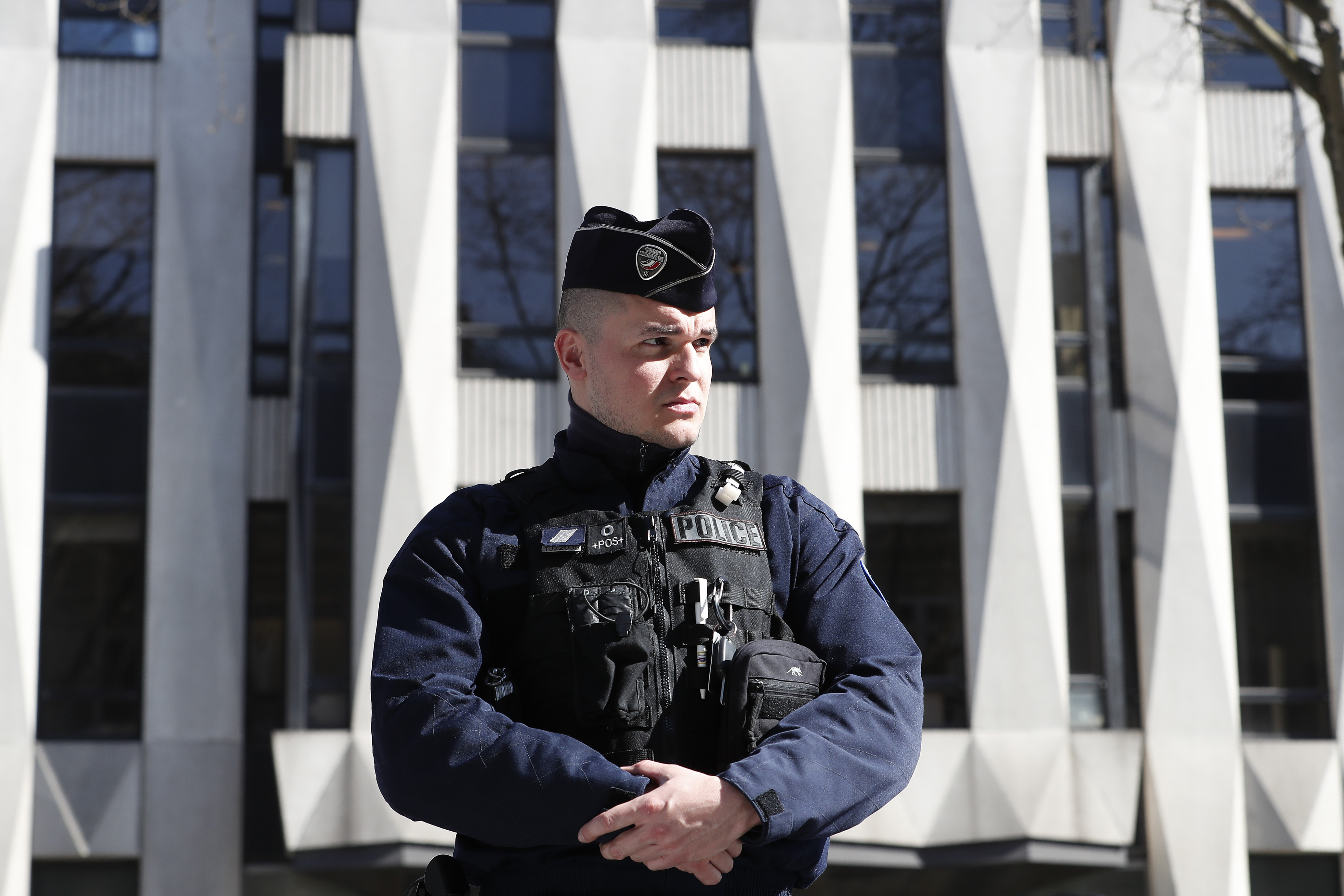 UPDATE | Explozie la sediul FMI din Paris. Un om a fost rănit de o scrisoare-capcană. Reacția lui Francois Hollande